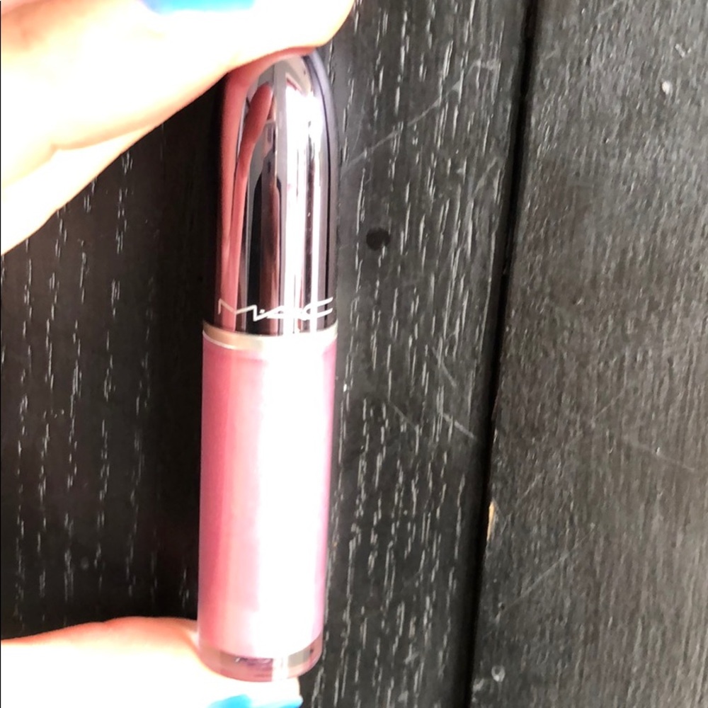 MAC lip lacquer in party sparkle